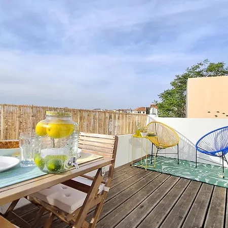 Happy - With Terrasse & View Apartment *